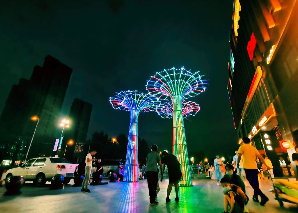 邢台123:天一广场,五彩斑斓的喷泉灯,美轮美奂,引人入胜